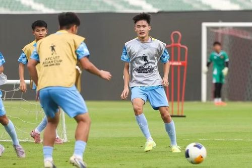 Theo Đăng Khoa, trận gặp Hàn Quốc sẽ rất khó khăn nếu muốn có trọn 3 điểm. “HLV trưởng và các thầy đã nhắc nhở chúng em phải giữ sự tập trung, vì phía trước sẽ là trận đấu rất khó khăn”. Ảnh: VFF.