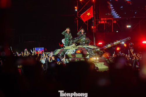 Với chủ đề Tuổi đôi mươi, concert Sao nhập ngũ kể lại câu chuyện theo dòng thời gian trên nền âm nhạc, bắt đầu từ những ước mơ còn dang dở của những người chiến sĩ kiên cường năm ấy, nay được viết tiếp bằng những hoài bão của một thế hệ đầy bản lĩnh, dám vươn mình ra biển lớn.