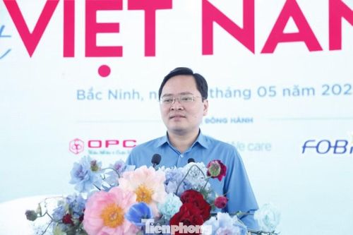 Chủ tịch Tổng Liên đoàn Lao động Việt Nam Nguyễn Anh Tuấn phát biểu tại chương trình.