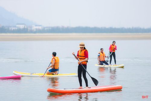 Với sức hút từ những trải nghiệm gần gũi thiên nhiên và tinh thần năng động, chèo SUP hứa hẹn sẽ góp phần làm phong phú thêm sản phẩm du lịch biển, từng bước tạo điểm nhấn riêng cho vùng biển Thạch Khê.