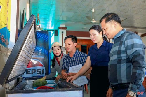 Đoàn liên ngành các địa phương tập trung kiểm tra cơ sở dịch vụ ăn uống, kinh doanh thực phẩm nhân "Tháng hành động vì an toàn thực phẩm".