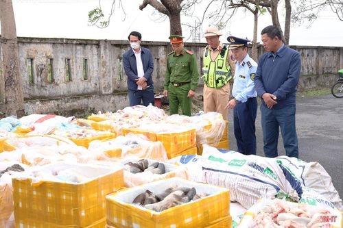 Quá trình kiểm tra của lực lượng chức năng cho thấy, trên thị trường hiện nay không chỉ hàng nhập lậu khó kiểm soát, nhiều sản phẩm sản xuất trong nước cũng chưa tuân thủ đầy đủ quy trình an toàn.