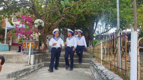 Niềm vui của các chiến sĩ trên đảo Song Tử Tây. Ảnh: Lê Vân