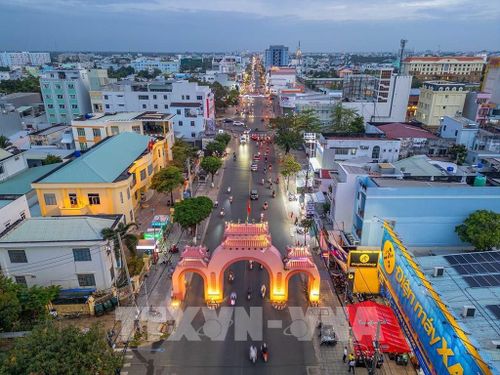 Tỉnh ưu tiên đầu tư hệ thống hạ tầng đồng bộ, hiện đại, đặc biệt là hạ tầng giao thông. Ảnh minh họa: Khánh Hòa - TTXVN 