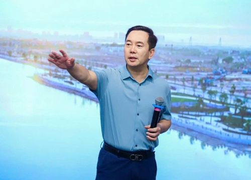 "Cen Land không đặt mục tiêu trở thành nhà phát triển dự án hàng đầu, nhưng với kinh nghiệm lâu năm và tiềm lực tài chính vững mạnh, chúng tôi có khả năng nhận diện và phát triển những dự án tiềm năng", ông Nguyễn Trung Vũ chia sẻ. Ảnh: NVCC
