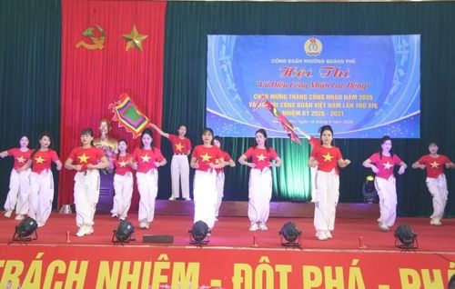 Tiết mục “Việt Nam - Tự hào tiếp bước tương lai” của công nhân lao động Công ty TNHH Công nghệ mới JIAYI Việt Nam.