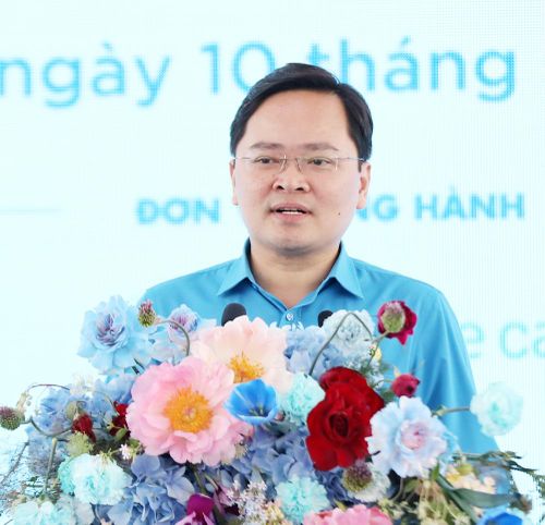 Đồng chí Nguyễn Anh Tuấn phát biểu khai mạc chương trình. 
