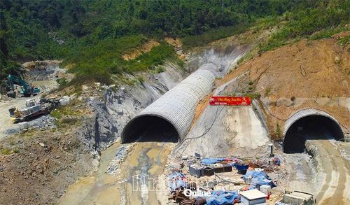 Thi công hầm chui tại Dự án Đường bộ cao tốc Khánh Hòa - Buôn Ma Thuột.