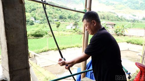 Nguồn nước sinh hoạt hiện tại chủ yếu được kéo từ khe núi về.