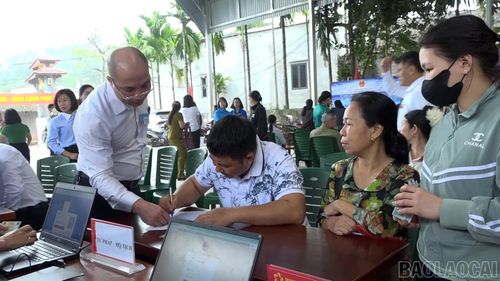 Mô hình “Trung tâm phục vụ hành chính công lưu động” của phường Văn Phú mang lại hiệu quả thiết thực.