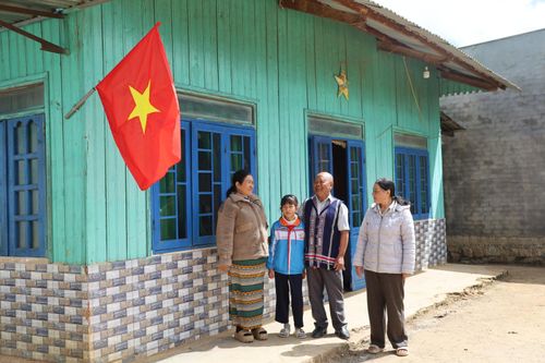 Ông Lơ Mu Ha Djô, già làng, người có uy tín ở thôn 6, xã Lạc Dương tích cực tuyên truyền bà con nâng cao tinh thần cảnh giác, giữ gìn an ninh trật tự, thực hiện tốt hương ước, quy ước ở khu dân cư