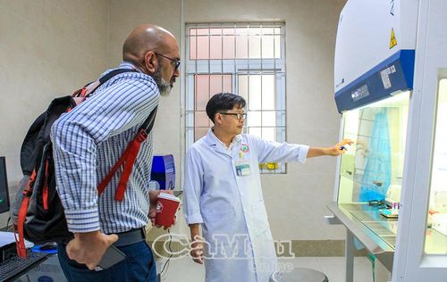 Bệnh viện Ða khoa Cà Mau thường xuyên tiếp đón các đoàn y, bác sĩ quốc tế đến tham quan và trao đổi kinh nghiệm.