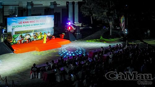 Không gian đêm giao lưu đậm đà bản sắc văn hóa Nam Bộ giữa Vườn Quốc gia U Minh Hạ.