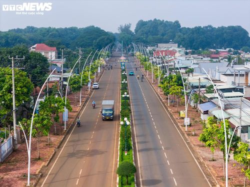 Sau đó, tuyến bám theo đường Bình Ba hiện trạng, cách đường Bình Đa khoảng 20 m nhằm tận dụng làm đường song hành một bên. Tuyến giao với Quốc lộ 56 tại khoảng Km11+500 thuộc khu vực dân cư Bình Ba, huyện Châu Đức cũ.