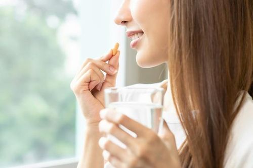 Người hay thức khuya có thể cân nhắc bổ sung một số loại vi chất, tuy nhiên cần tham khảo ý kiến của bác sĩ.