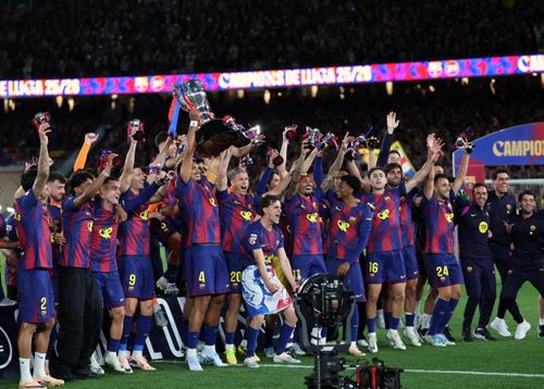  Barcelona khép lại mùa 2025/26 với cú đúp danh hiệu quốc nội, La Liga và Siêu cúp Tây Ban Nha. Ở mùa trước, họ giành cú ăn ba, cũng ở đấu trường trong nước. 