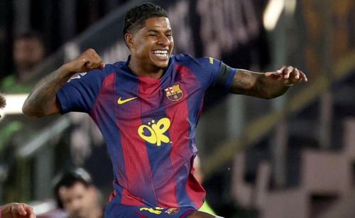  Marcus Rashford vỡ òa khi giành danh hiệu vô địch quốc gia đầu tiên trong sự nghiệp. Tuyển thủ Anh góp công vào 15 bàn thắng trong hành trình đăng quang La Liga của Barca. Tương lai của cầu thủ sinh năm 1997 vẫn bỏ ngỏ, khi Barca đang cân nhắc không mua đứt anh từ Manchester United. 