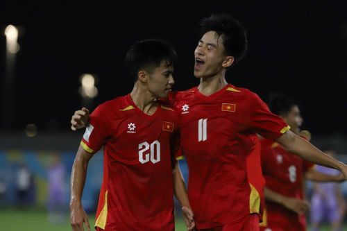 U17 Việt Nam tạm xếp nhì bảng C với 3 điểm, đứng trên U17 Yemen nhờ chỉ số đối đầu