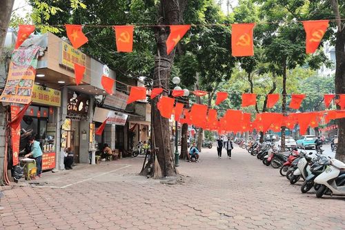 Hà Nội điều chỉnh mức phí sử dụng tạm thời lòng đường, hè phố theo từng khu vực của Thủ đô. Ảnh: Lê Đông - TTXVN