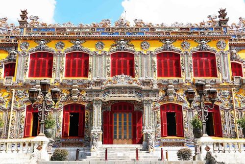 Trang trí phía trước của Điện Kiến Trung trong Đại Nội Huế được xem là kiệt tác của nghệ thuật khảm sành sứ. Ảnh: Nguyên Lý - TTXVN