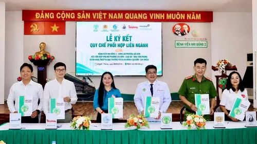 Các bên tham gia ký kết quy chế phối hợp Bệnh viện Nhi đồng 2.