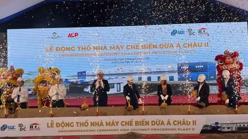 Lãnh đạo tham dự buổi lễ thực hiện nghi thức động thổ xây dựng Nhà máy chế biến dừa Á Châu II.