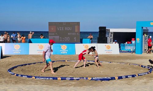 Giải vô địch Vật Bãi biển thế giới 2026 đang diễn ra tại Đà Nẵng.