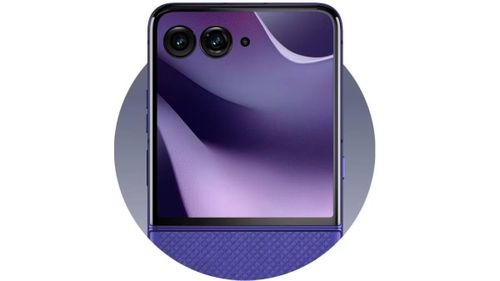 Ngoài ra, Razr 70 thay thế camera góc siêu rộng 13MP của năm ngoái bằng camera 50MP tương đương, khẩu độ cũng được nâng lên f/2.0 và góc nhìn 122°. Camera chính 50MP và camera trong 32MP từ Razr 60 vẫn được giữ nguyên.