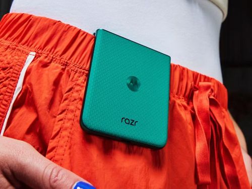Dù vậy, tổng thể Razr (2026) vẫn bị đánh giá là bản nâng cấp “an toàn”, không mang đến thay đổi đột phá về thiết kế hay công nghệ. Trong bối cảnh thị trường smartphone gập ngày càng cạnh tranh, việc thiếu đi yếu tố đột phá có thể khiến sản phẩm gặp khó trong việc tạo dấu ấn mạnh mẽ.