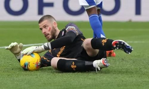 De Gea sẵn sàng đáp ứng nhiều điều kiện để trở lại Old Trafford, chấp nhận giảm đáng kể mức lương hiện tại (5,5 triệu euro/năm) để tái hợp với đội bóng cũ.