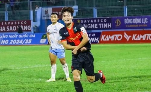Ở vị trí thứ 5 trong danh sách “dội bom” V-League 2025/2026 là Nguyễn Hoàng Đức (Ninh Bình – 7 bàn). Ảnh: Ninh Bình FC.