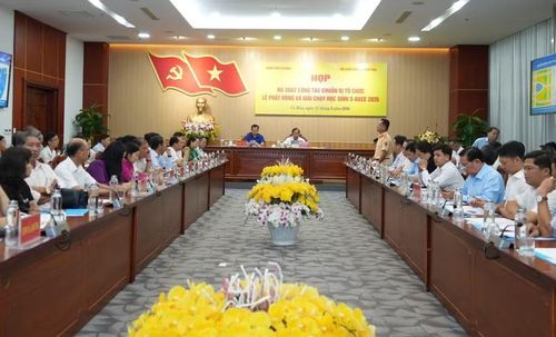 Quang cảnh cuộc họp.