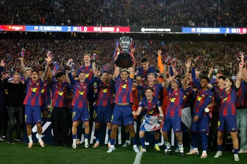 Barcelona vô địch La Liga sau khi đánh bại đại kình địch Real Madrid.