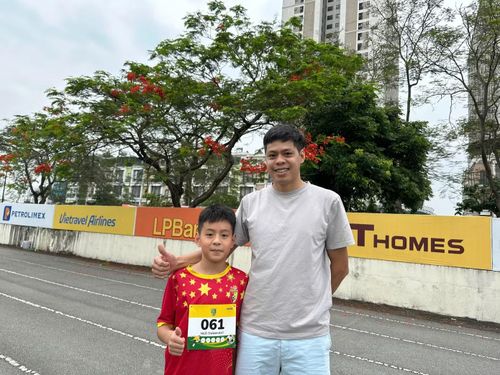 Anh Công rất vui mừng khi bé Đạt đã vượt qua vòng sơ tuyển để đến Gia Lai thi tiếp vòng sau.
