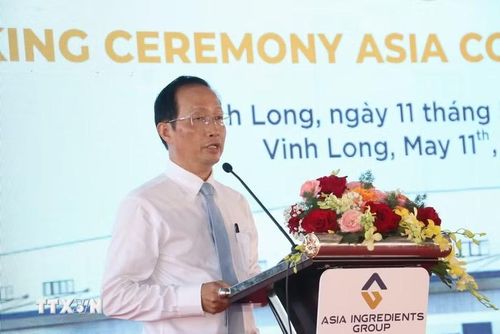 Phó Chủ tịch Ủy ban nhân dân tỉnh Vĩnh Long Nguyễn Trúc Sơn phát biểu tại lễ động thổ xây dựng nhà máy. (Ảnh: Huỳnh Phúc Hậu/TTXVN)