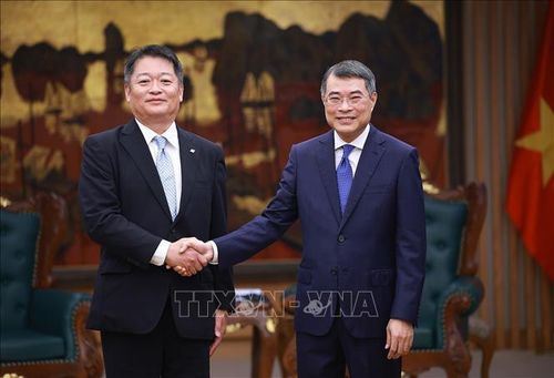 Thủ tướng Lê Minh Hưng tiếp ông Nagasaki Kotaro, Thống đốc tỉnh Yamanashi (Nhật Bản). Ảnh: Dương Giang/TTXVN.