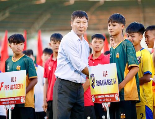 HLV Kim Sang Sik đến dự Lễ khai mạc Festival Bóng đá Quốc tế U14 Gia Lai 2026. Ảnh: Tuấn Hữu