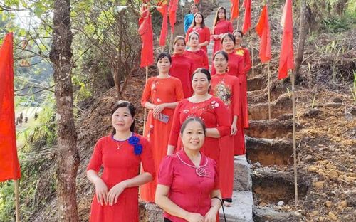 Phụ nữ xứ Lạng tham gia bảo vệ đường biên, mốc giới