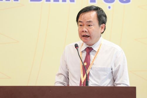 Ông Ngô Phương Vũ, Phó Chủ tịch Ủy ban MTTQ Việt Nam tỉnh An Giang, đóng góp ý kiến