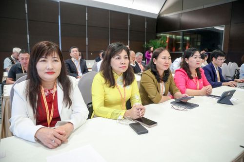 Các đại biểu tham dự Trung tâm thảo luận số 1