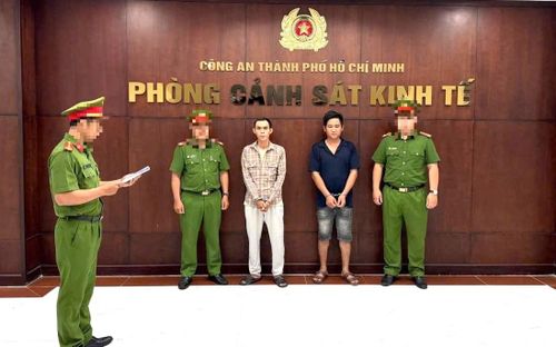 Nguyễn Văn Thắng (trái) và Nguyễn Văn Thái bị khởi tố, bắt tạm giam tối 11/5