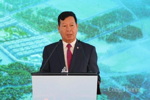 Ông Lê Khắc Hiệp, Phó Chủ tịch Tập đoàn Vingroup phát biểu tại buổi lễ.
