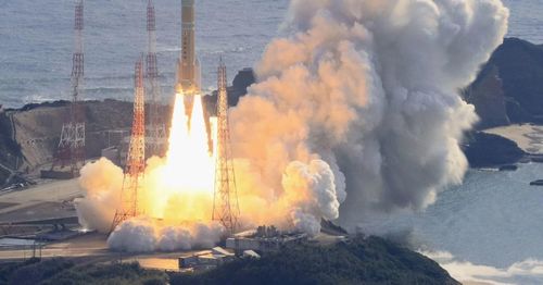 Các địa điểm phóng vệ tinh. Ảnh: Nikkei và Reuters