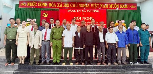 Già làng, người có uy tín ở xã Avương phát huy tốt vai trò, góp phần giữ vững an ninh trật tự ở cơ sở. Ảnh minh họa: T.CÔNG