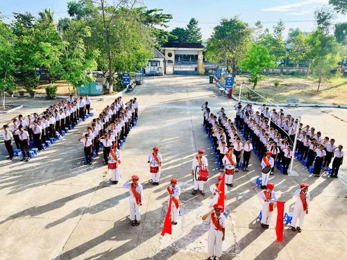Liên đội Trường Phổ thông Dân tộc Nội trú THCS Ayun Pa (phường Ayun Pa) thực hiện lễ chào cờ theo nghi thức Đội. Ảnh: Tỉnh đoàn