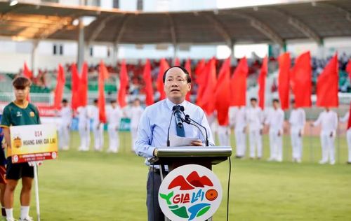  Chủ tịch UBND tỉnh Phạm Anh Tuấn phát biểu tại lễ khai mạc. Ảnh: Văn Ngọc 