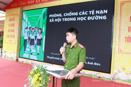 Đại diện công an phường Kỳ Lừa tuyên truyền phòng, chống tệ nạn xã hội
