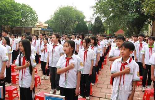 Đội viên hát Quốc ca, Đội ca tại lễ chào cờ