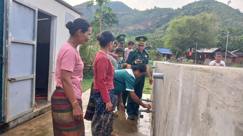 Công trình nước sinh hoạt do Bộ đội Biên phòng hỗ trợ người dân xã Hướng Lập - Ảnh: N.B