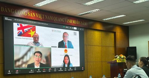 Tham tán Lê Đình Bá thảo luận với các doanh nghiệp chia sẻ kinh nghiệm kinh doanh với thị trường Vương quốc Anh.